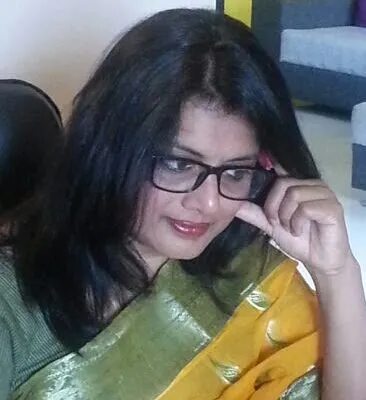 Jaya Sarkar at a community workshop on Hindi language arts