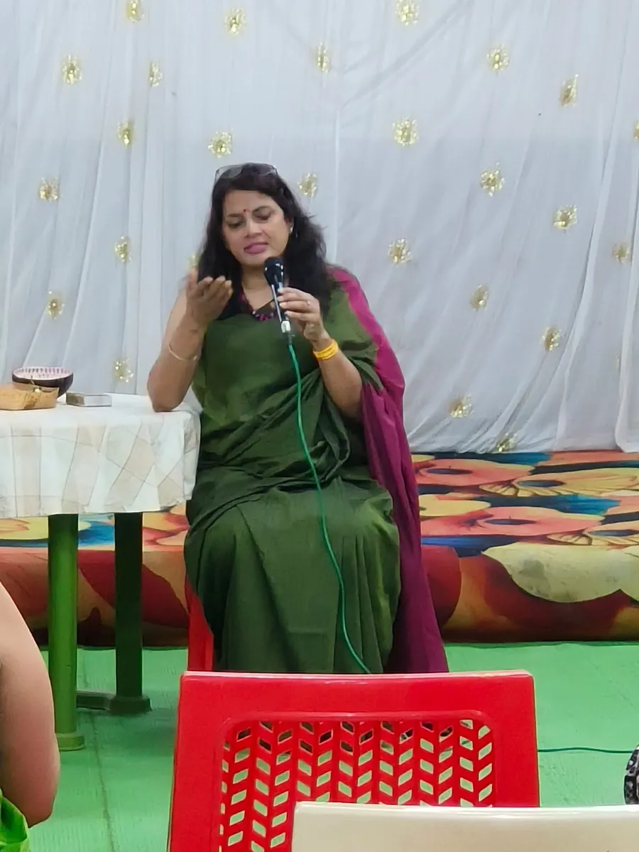 Jaya Sarkar presiding over a theatre production review session